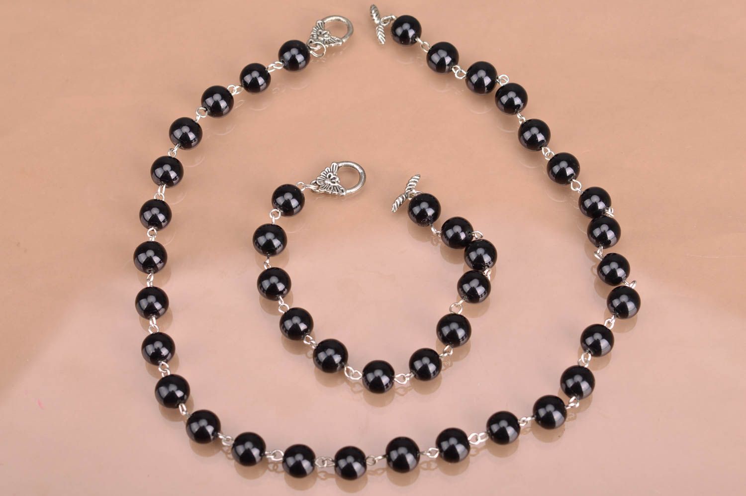 Handmade Damen Schmuckset Halskette und Armband aus schwarzen Perlen originell  foto 2