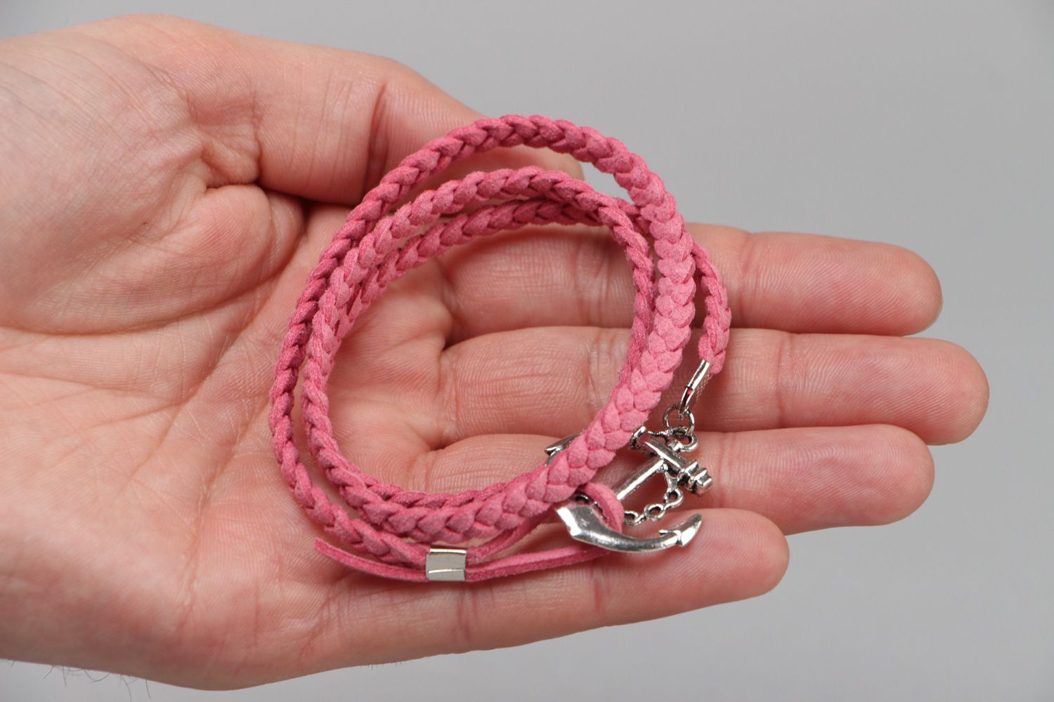 Handmade rosa geflochtenes Armband aus Lederersatz mit Anhänger Anker dreireihig foto 3