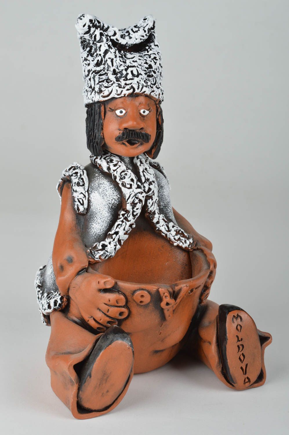 Figura de arcilla artesanal pequeña multocolor original con bolsillo hombre  foto 2
