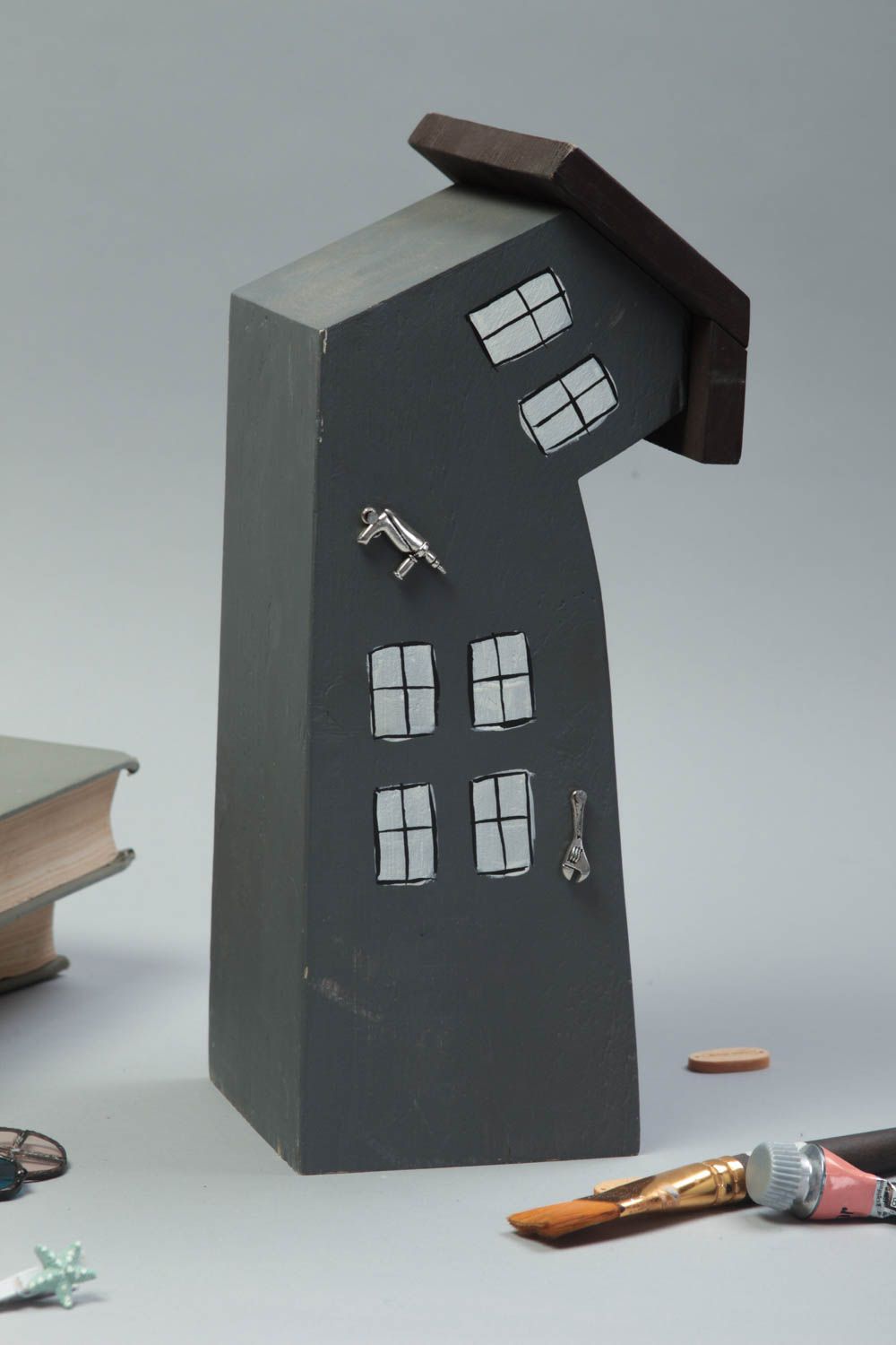 Maisonnette en bois Petite statuette fait main grise de design Déco intérieur photo 1