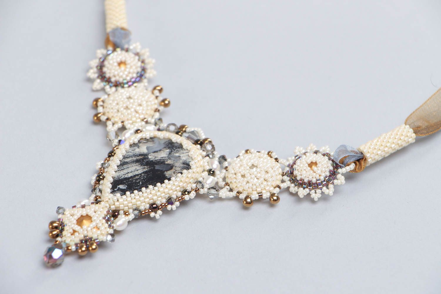 Collier fait main en perles de rocailles avec agate et cristal bijou sur ruban photo 3
