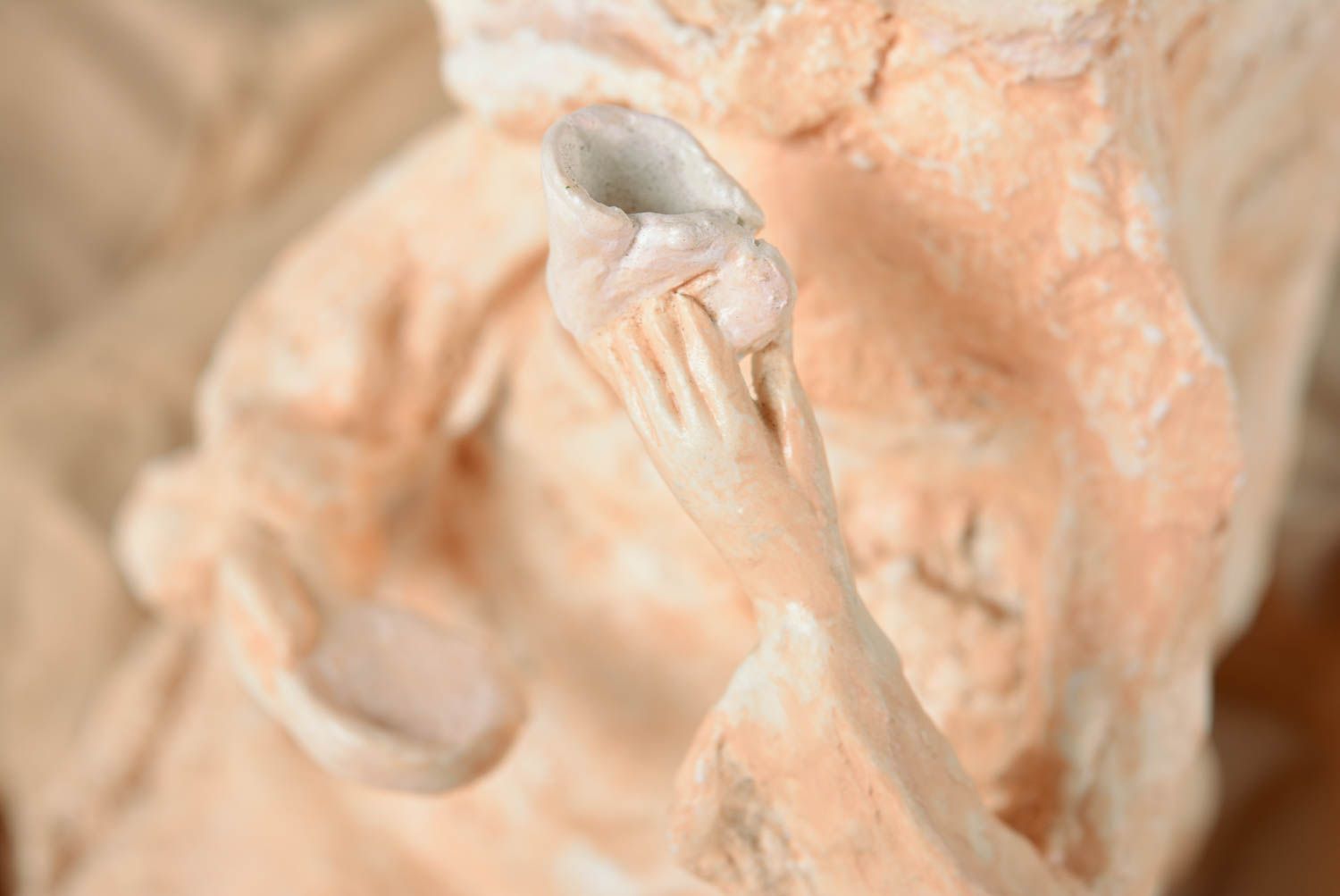 Figura artesanal decorativa de arcilla autosolidificada con forma de ángel foto 5