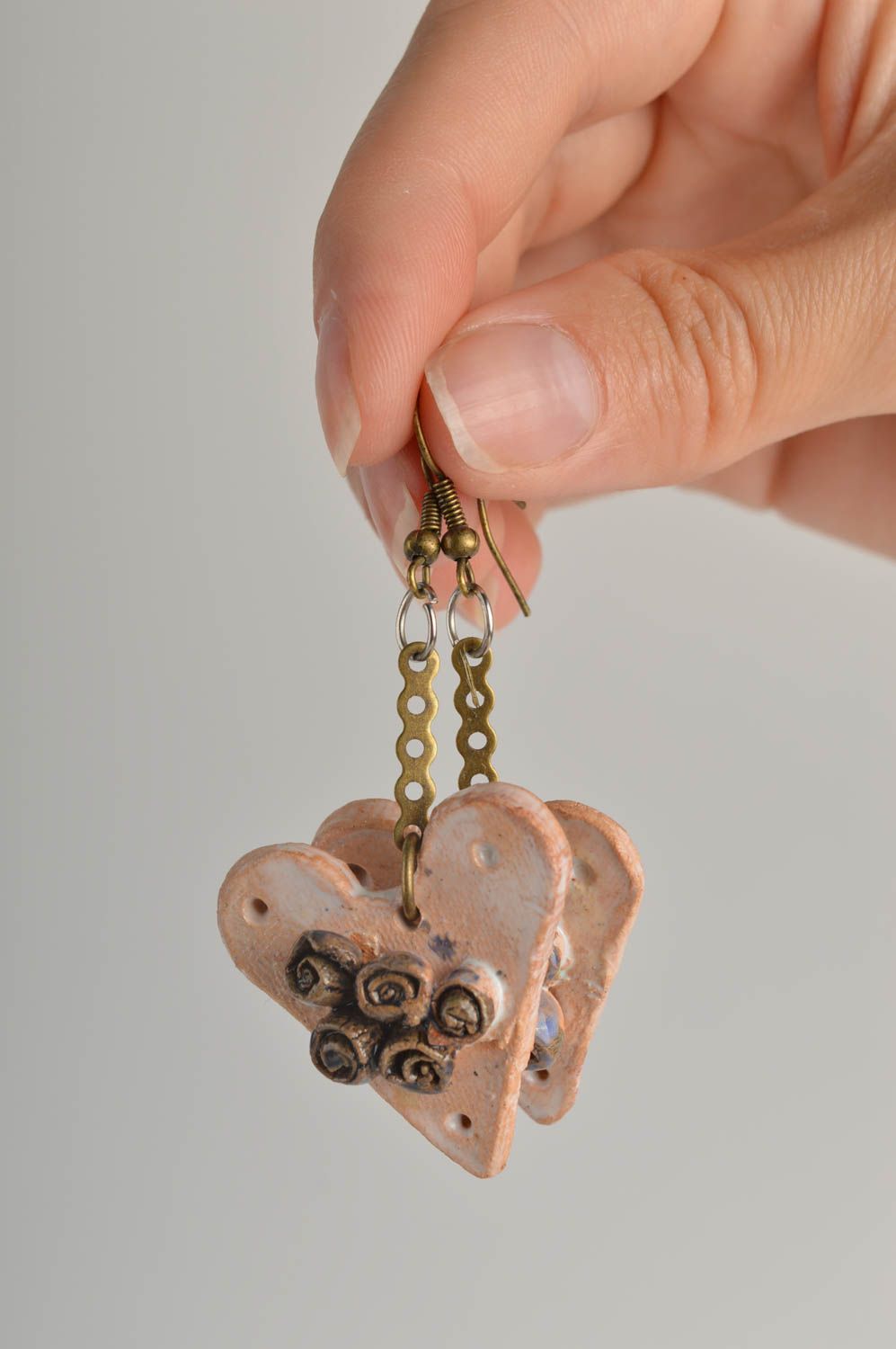 Симпатичное украшение ручной работы керамические серьги сердечки красивые серьги фото 2