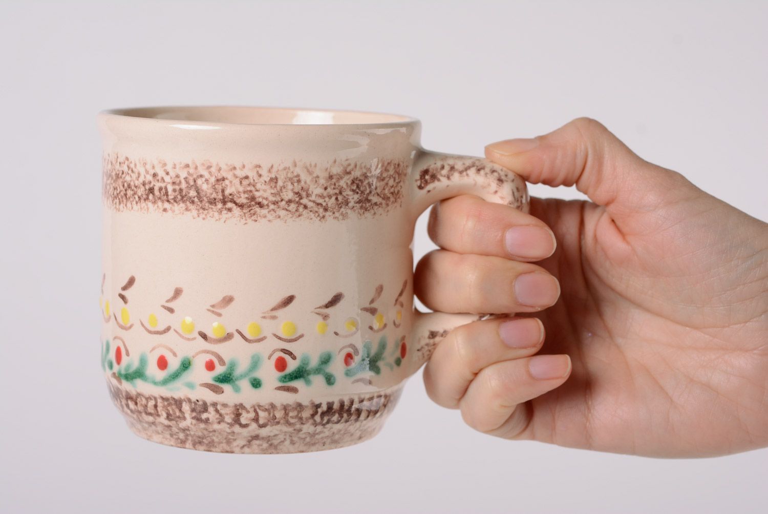 Handmade originelle bemalte Tasse aus Ton mit bunter Glasur bemalt foto 5