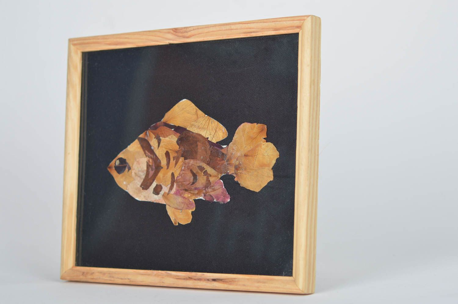 Картина из сухих листьев на ткани ручной работы авторская настенная Рыбка фото 5