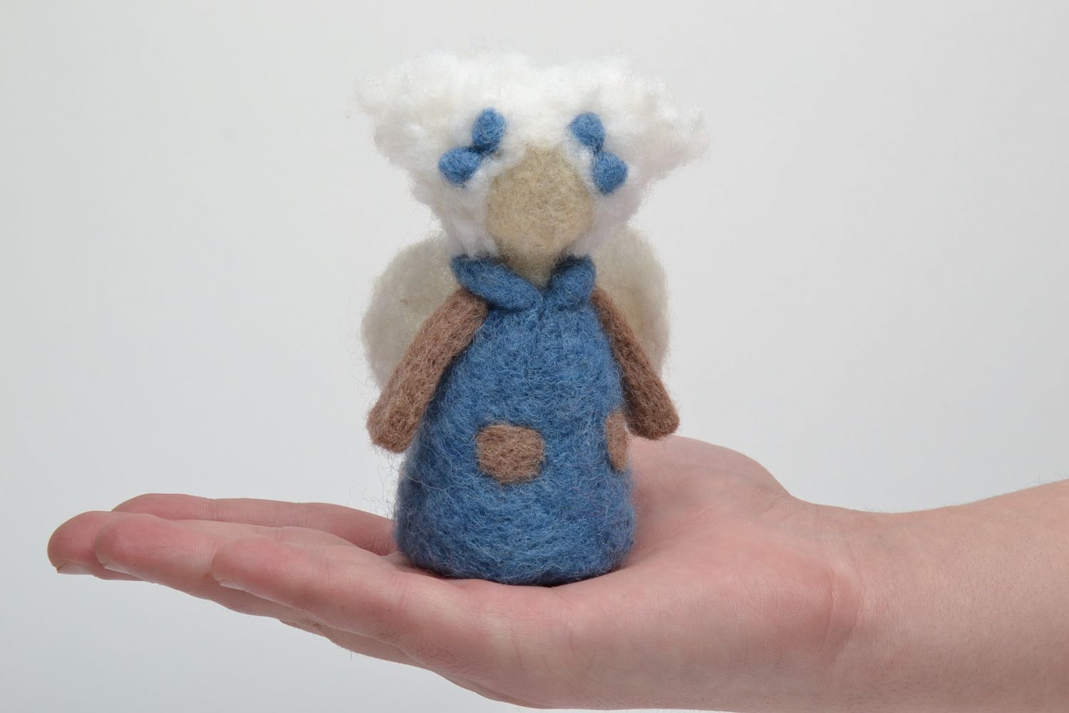 Handgemachte Puppe aus Wolle  foto 5