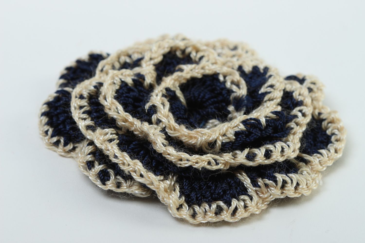Accesorio para crear bisutería artesanal flor tejida regalo original para mujer foto 3
