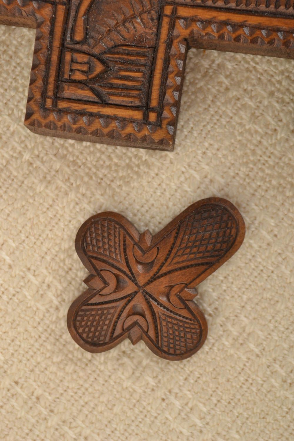 Cruz tallada para cuello hecha a mano colgante de madera regalo original foto 1