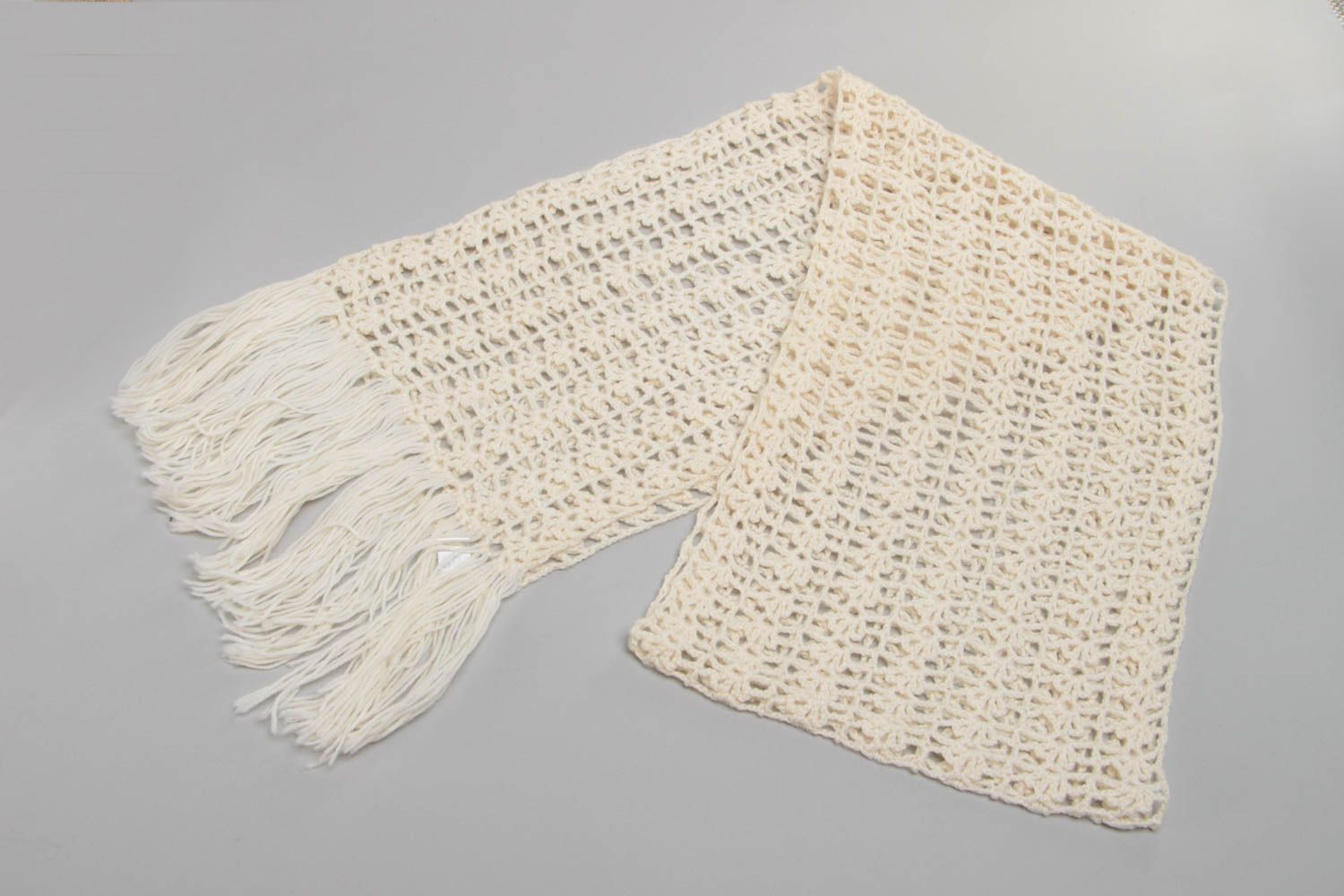 Écharpe blanche ajourée tricotée au crochet faite main avec frange pour femme photo 2