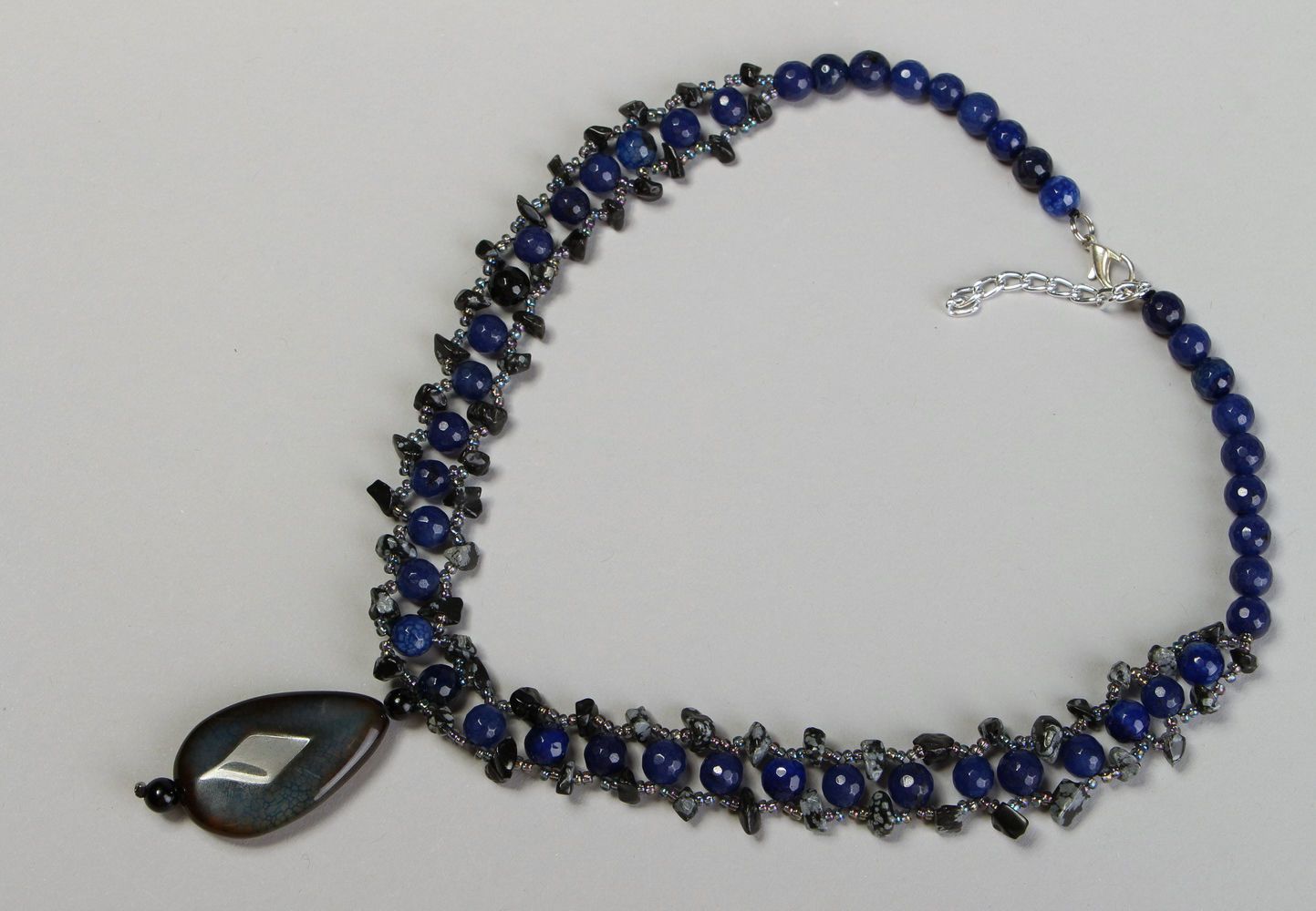 Collier fait main avec agate, lazulite et obsidienne photo 2