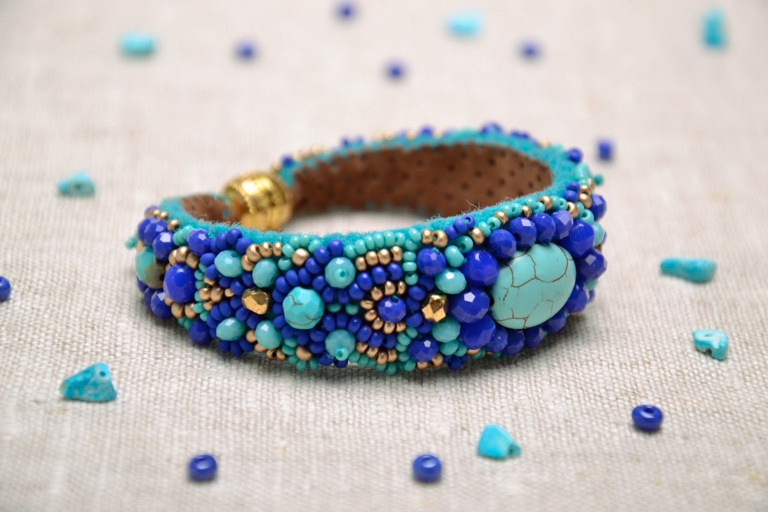 Bracelet en cristaux bleus, perles de rocaille et turquoise fait main photo 5