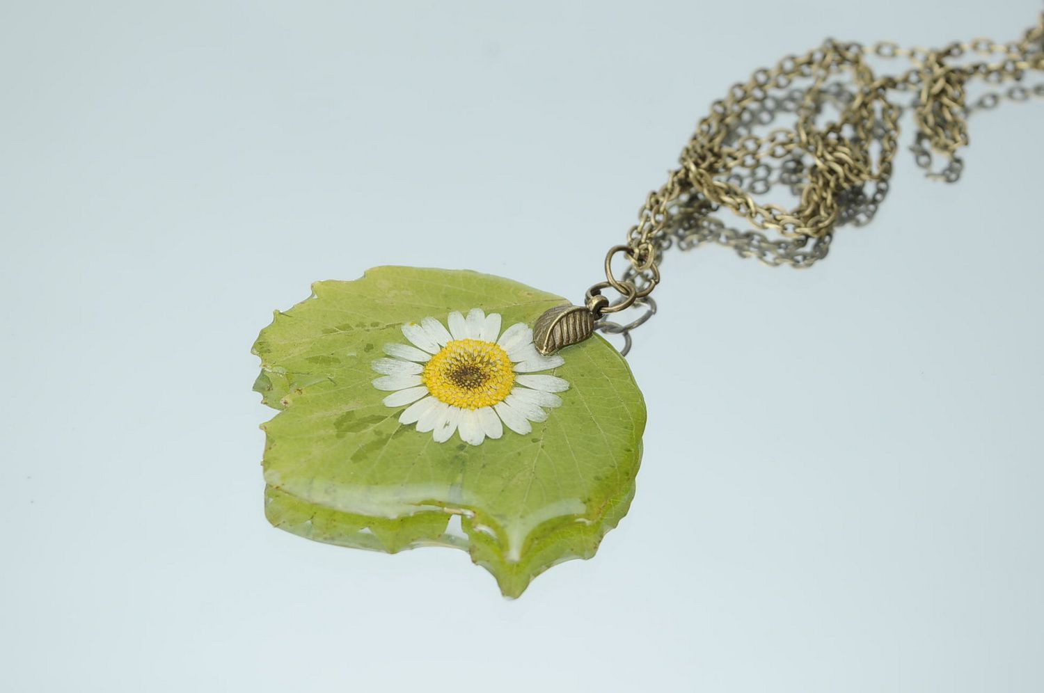 Pendant with camomile covered with epoxy photo 4