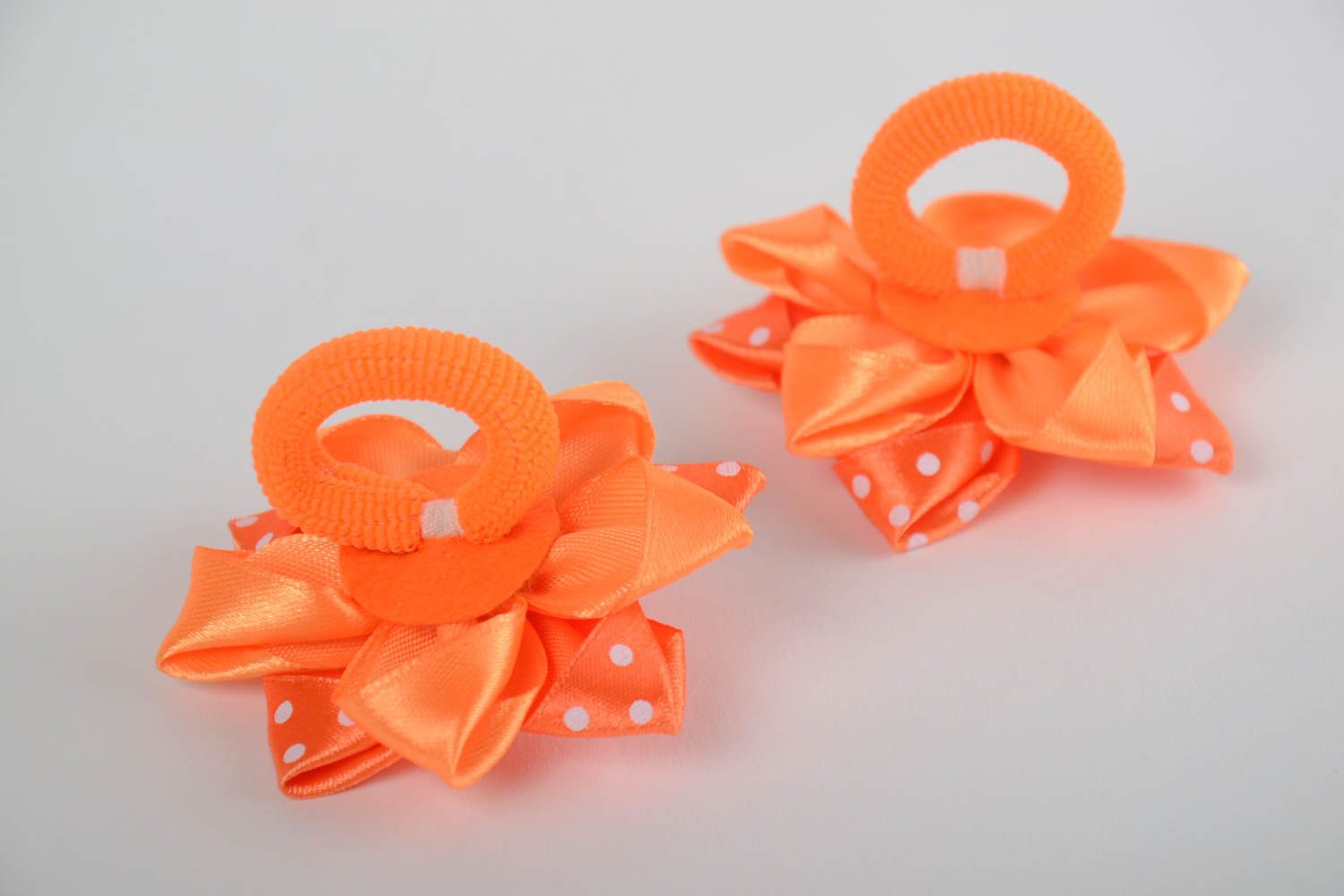 Élastiques à cheveux fleurs orange pois blancs rubans satin 2 pièces faits main photo 3