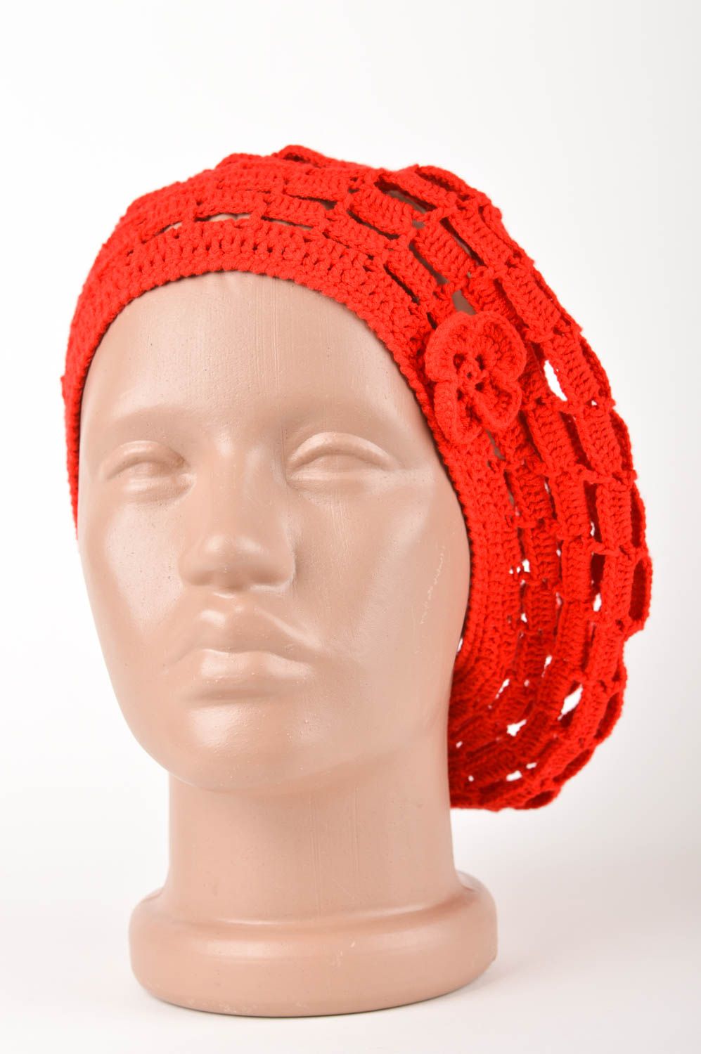Béret au crochet fait main Chapeau tricoté rouge vif Vêtement femme design photo 1