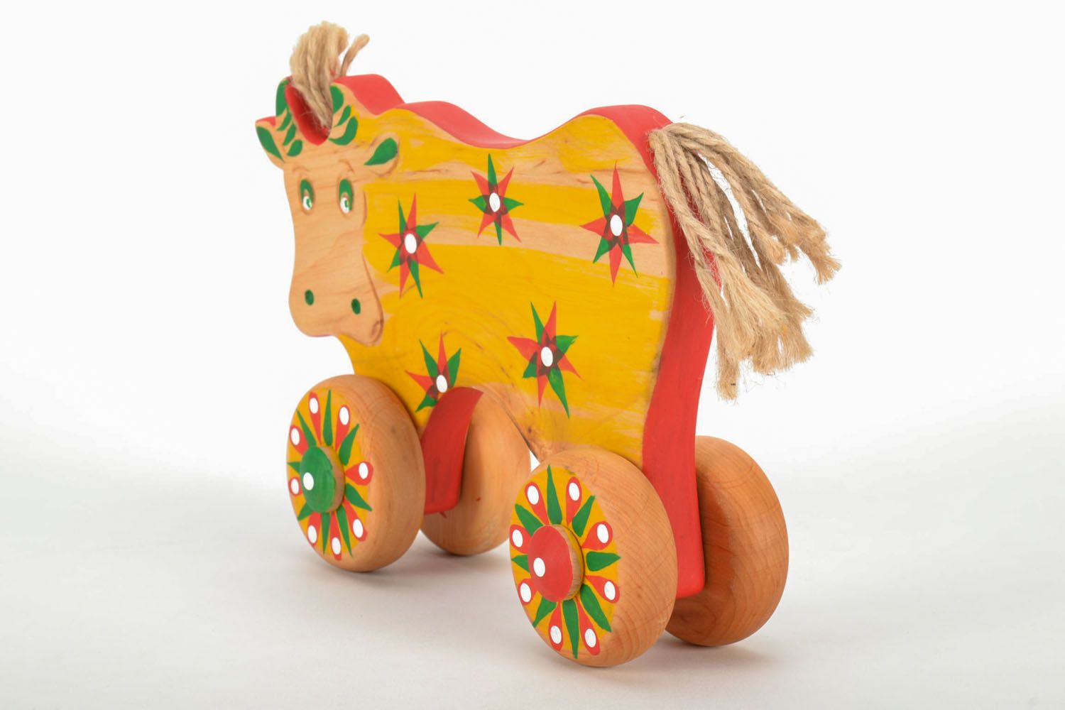 Brinquedo de Madeira em rodas em forma de uma vaca  foto 3