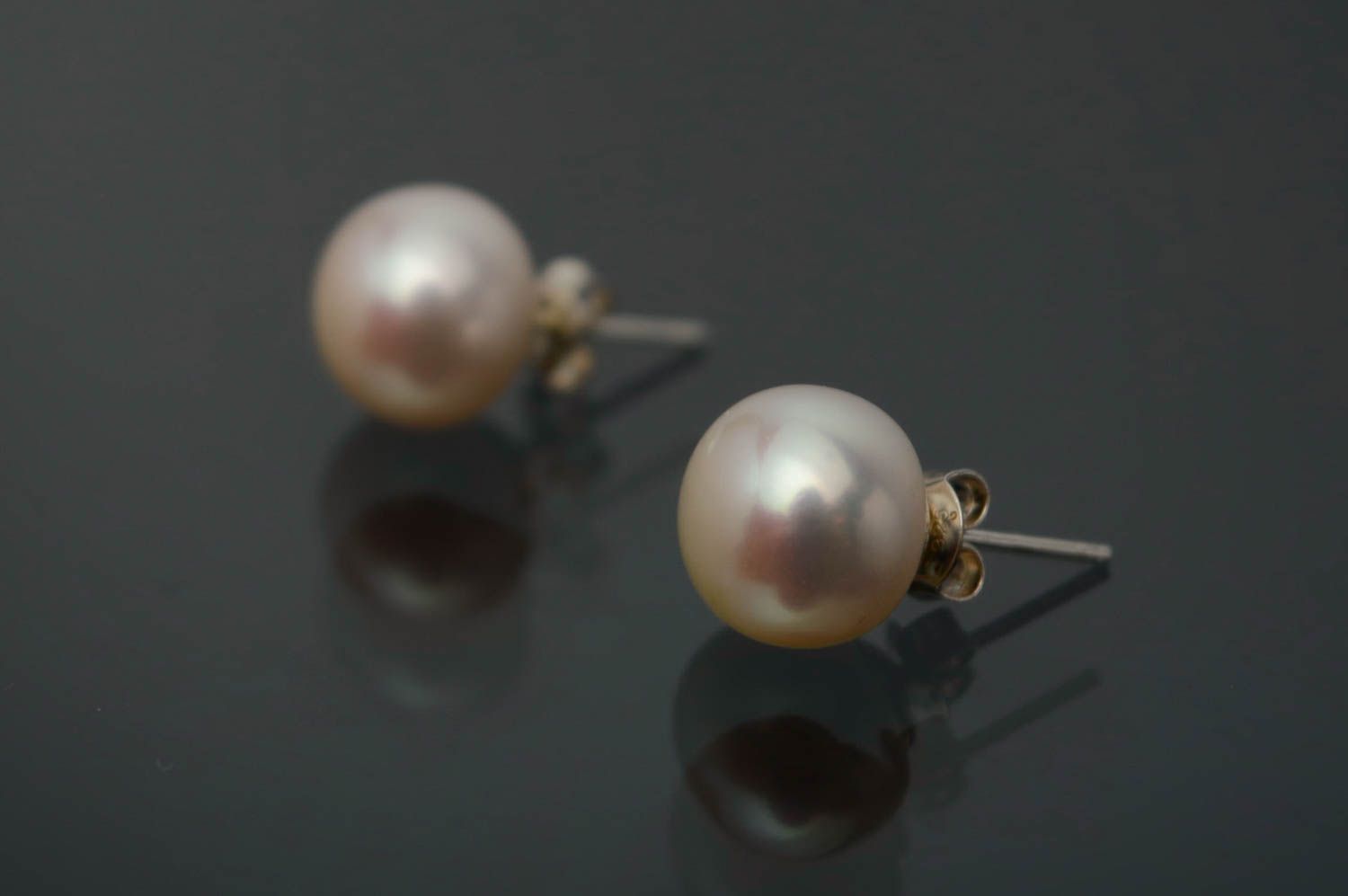 Boucles d'oreilles en argent avec perles d'eau douce blanches photo 3