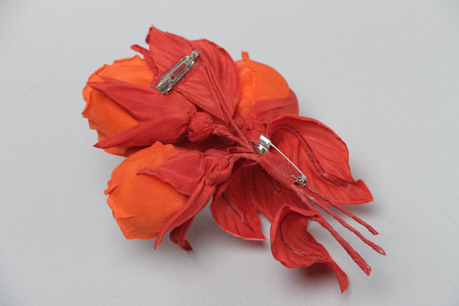 Ungewöhnliche schöne handgefertigte rote Brosche aus Textil Rosen bunt groß foto 4