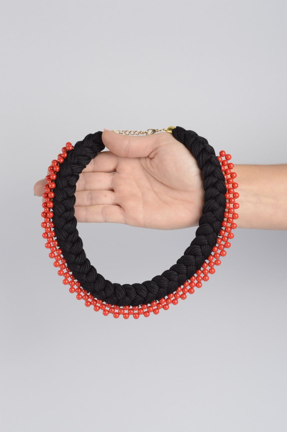 Collier textile Bijou fait main noir et rouge tendance Cadeau original photo 4