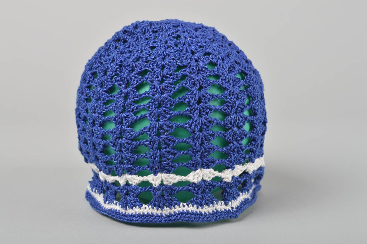 Bonnet tricot fait main Chapeau au crochet bleu ajouré Vêtement enfant photo 2