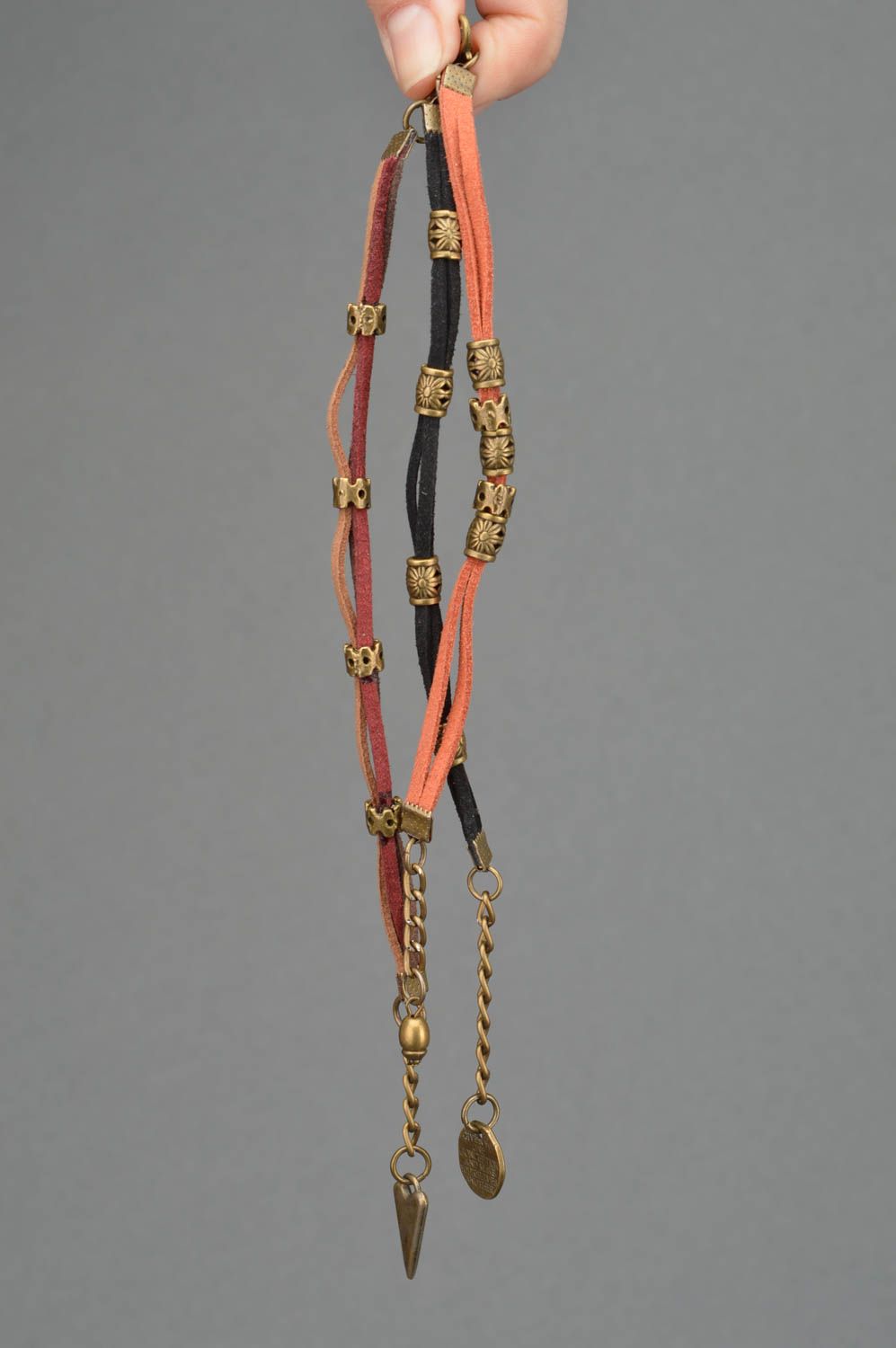 Комплект браслетов из замшевых шнурков с вставками 3 штуки разных цветов фото 3