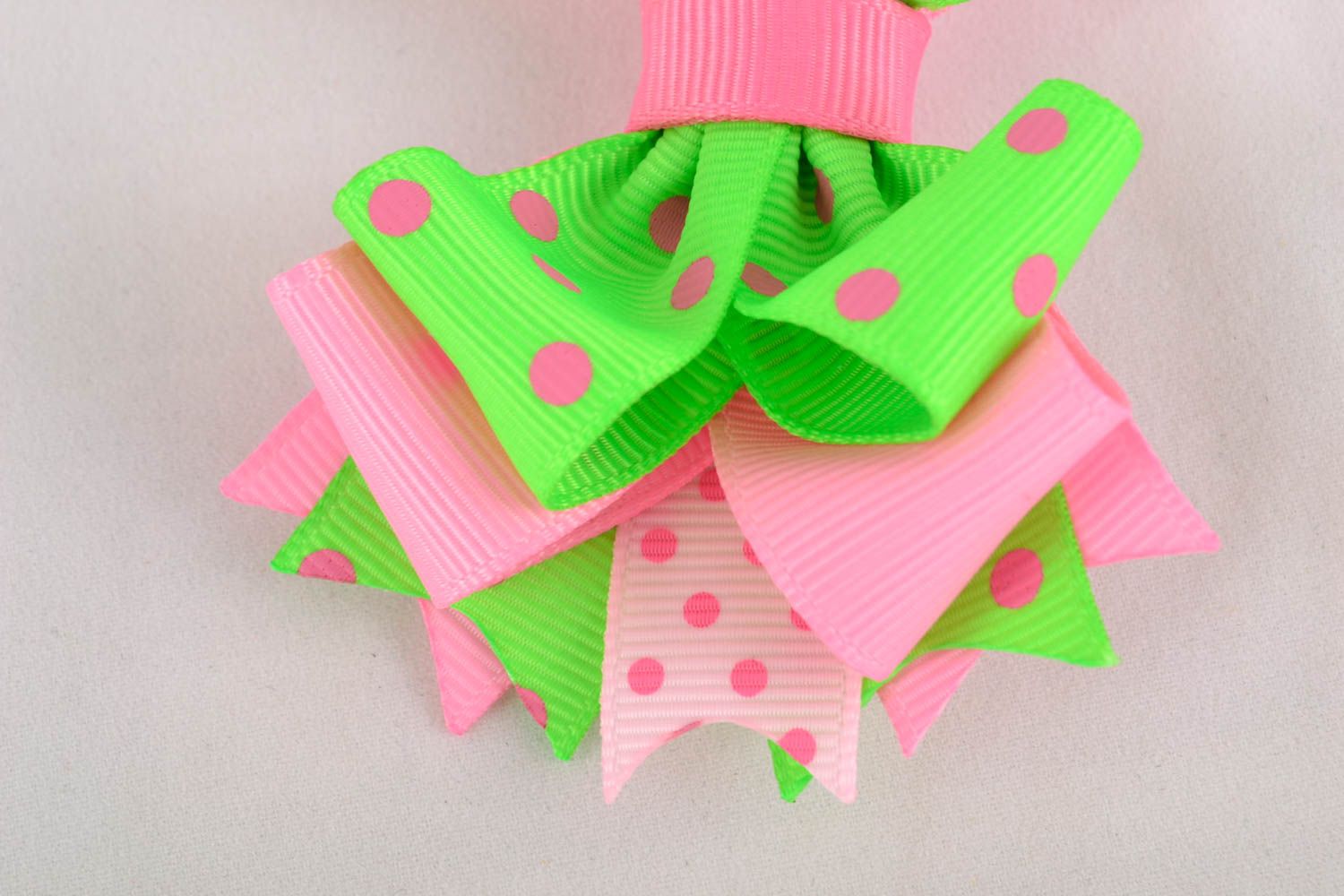 Bright bow made of rep ribbon for creation of accessories photo 5