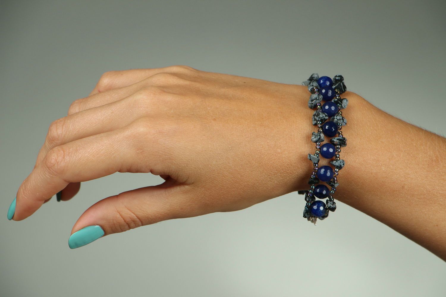 Bracelet design réalisé en obsidienne et lapis-lazuli  photo 4