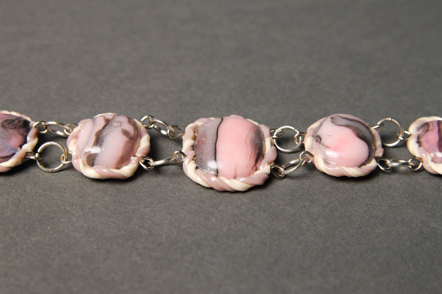 Розовый браслет ручной работы подарок девушке браслет из полимерной глины фото 4