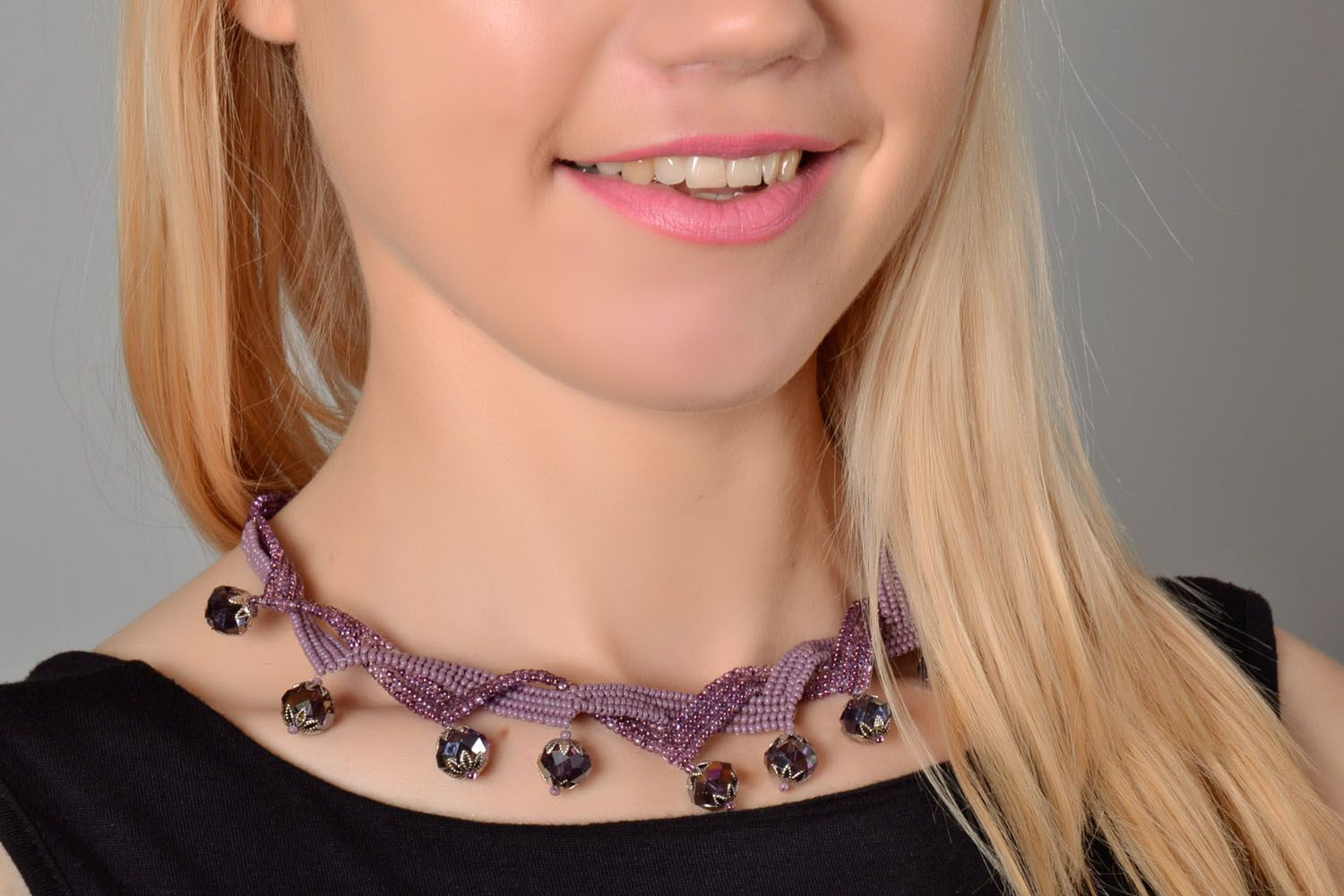 Collar de abalorios de color lila foto 1