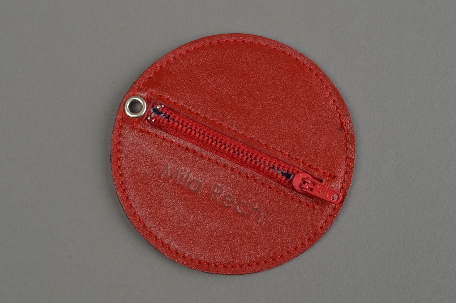 Pochette pour écouteurs rouge rond en cuir naturel faite main petite stylée photo 9