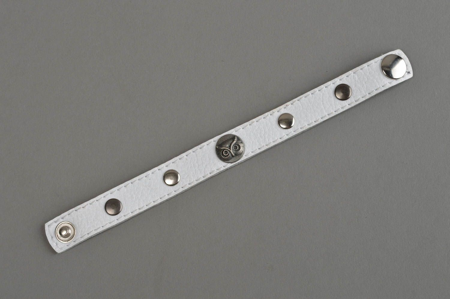 Bracelet en cuir naturel blanc avec hibou fait main design bouton-pression photo 7