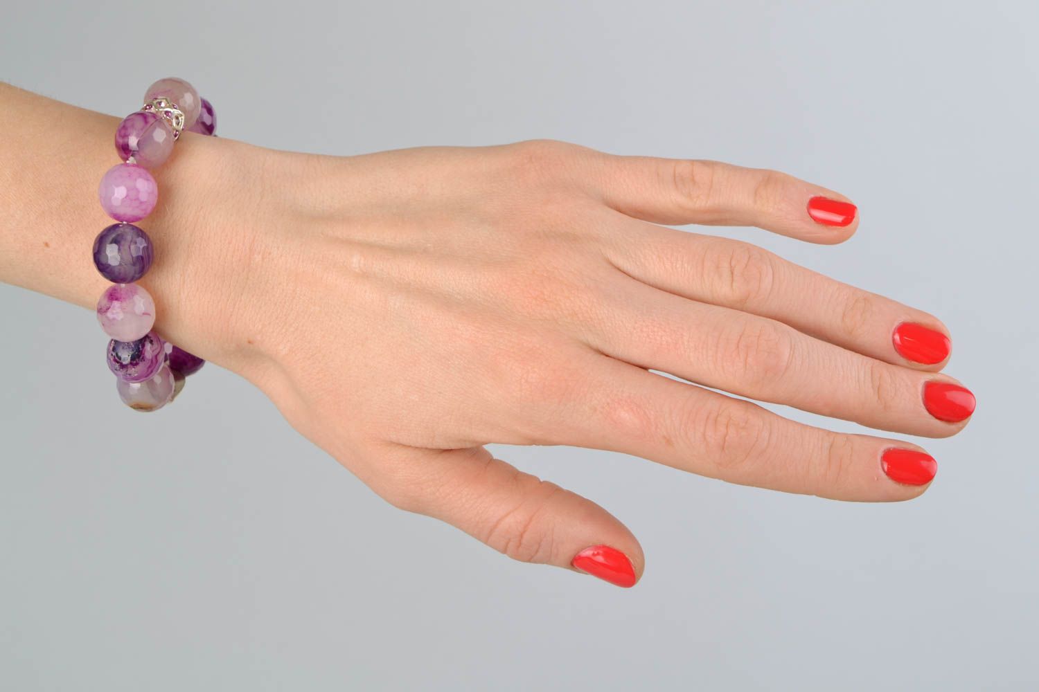 Bracelet en agate fait main sur élastique violet de créateur Amour pour femme photo 2