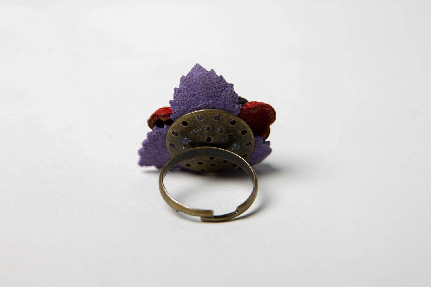 Кольцо из кожи кольцо ручной работы цветочное украшение из кожи женское фото 5