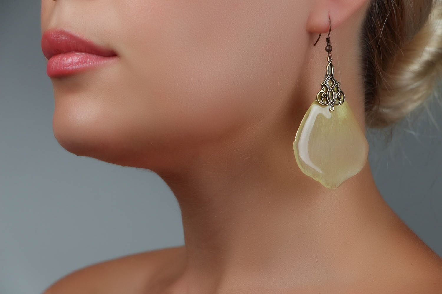 Earrings with natural flower petals photo 4