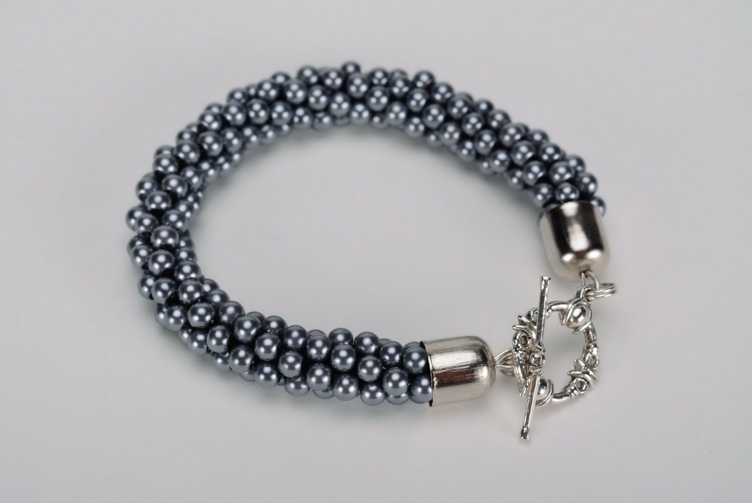 Bracelet made of ceramic pearls photo 1