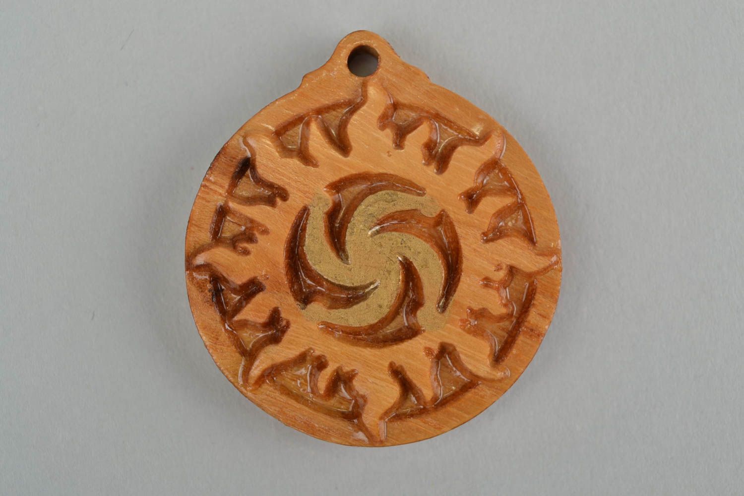 Handmade natural wood small round Slavic protective amulet pendant varnished photo 3