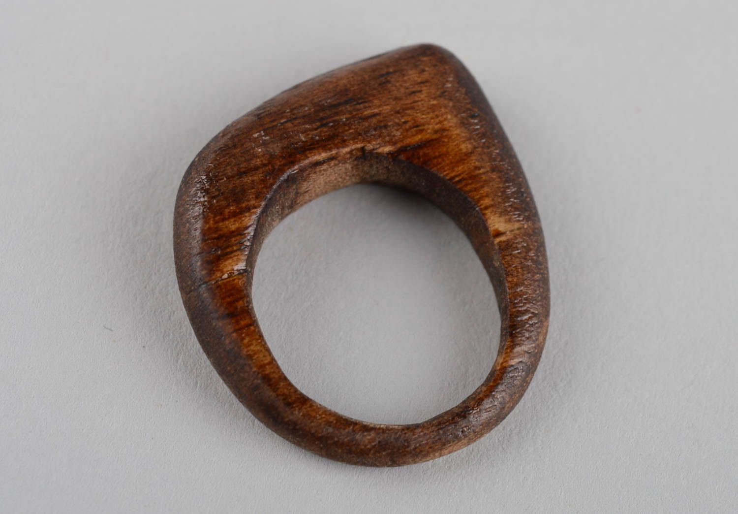 Дизайнерское украшение хенд мейд изделие из дерева темное кольцо из дерева фото 10
