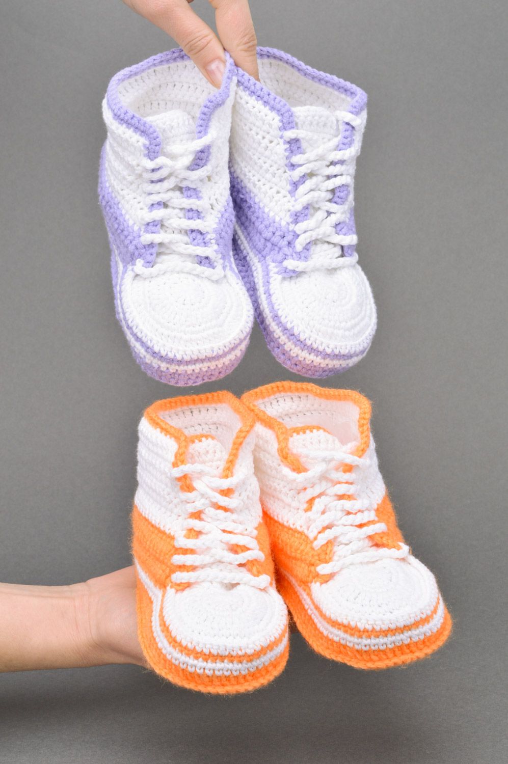 Patucos de bebé artesanales tejidos a ganchillo 2 pares anaranjados y violetas foto 3