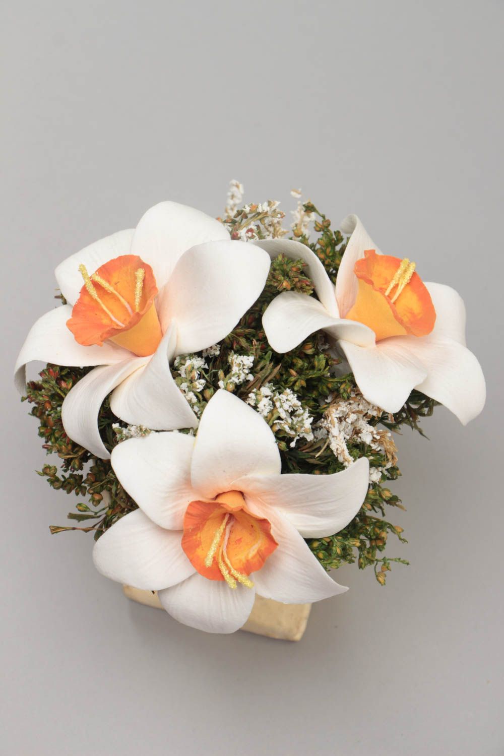 Amphore et fleurs artificielles narcisses blancs en pâte polymère faites main photo 4