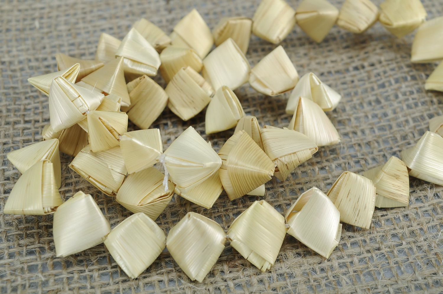 Beads made from steamed straw photo 1