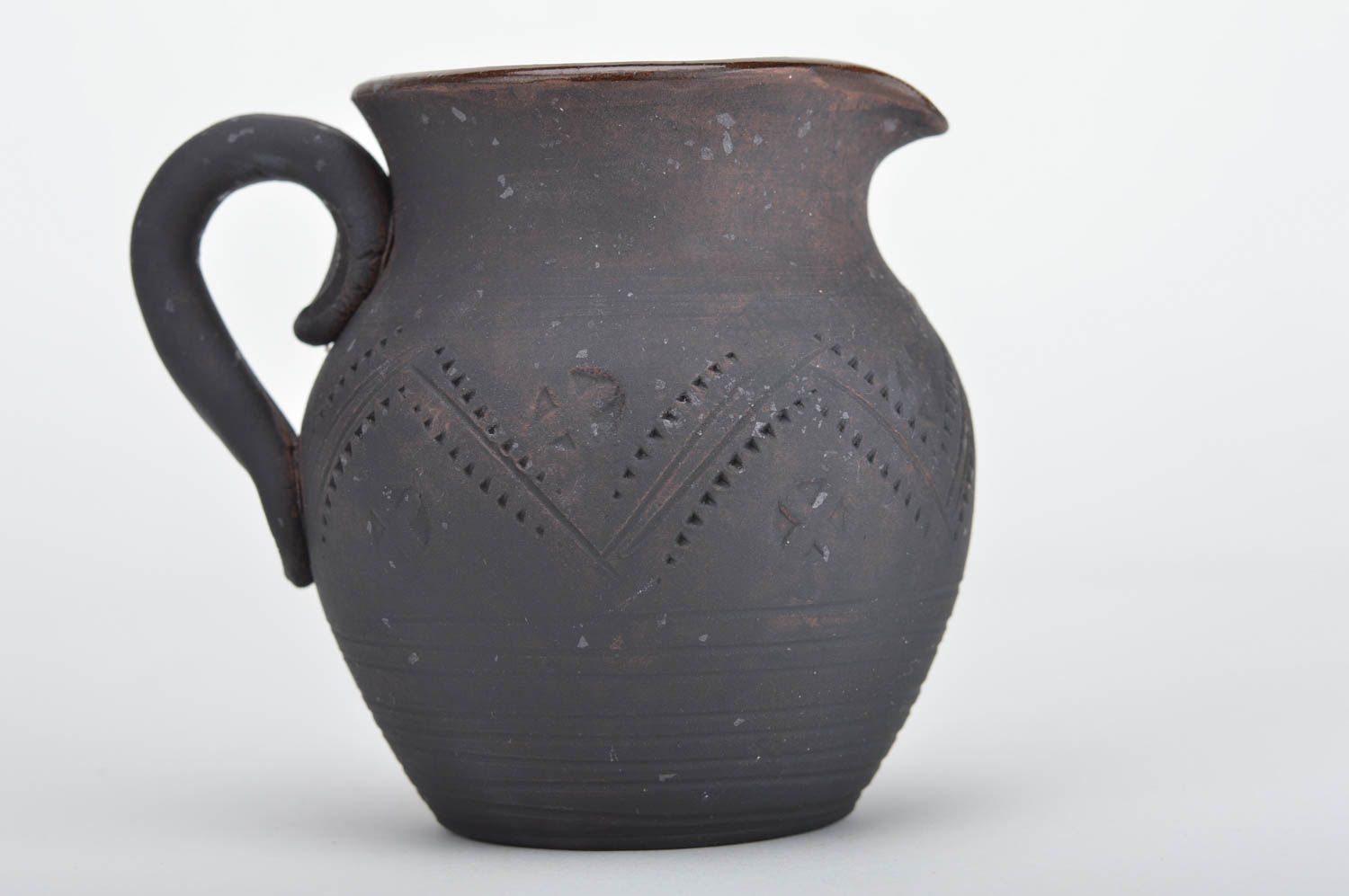 Cruche céramique noire originale petite avec anse vaisselle en argile faite main photo 1