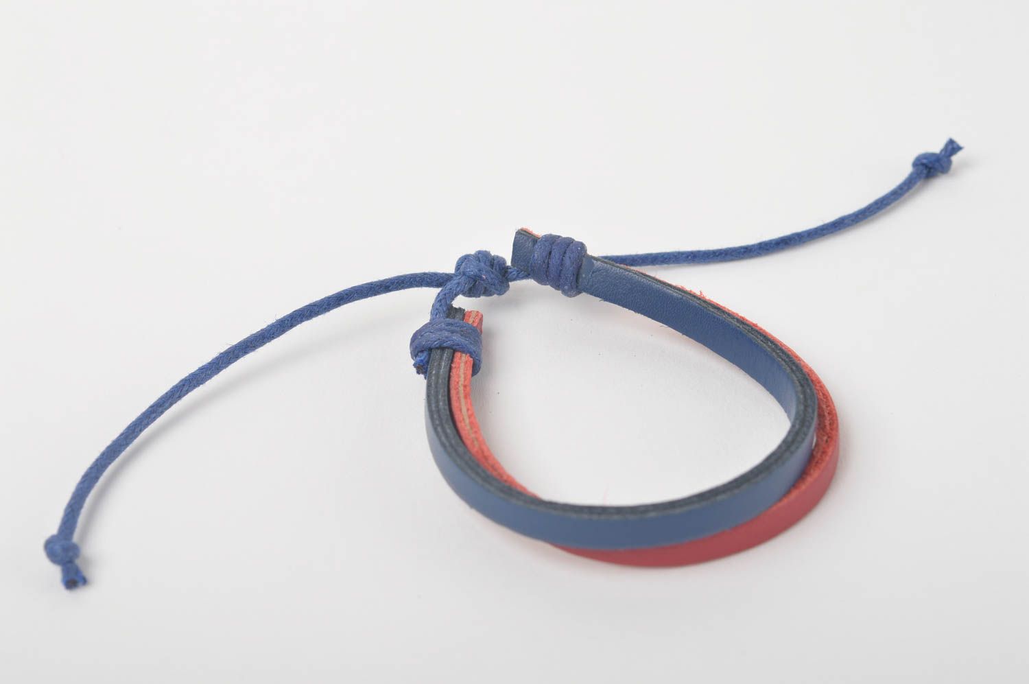 Браслет ручной работы красный с синим браслет из кожи дизайнерское украшение фото 2