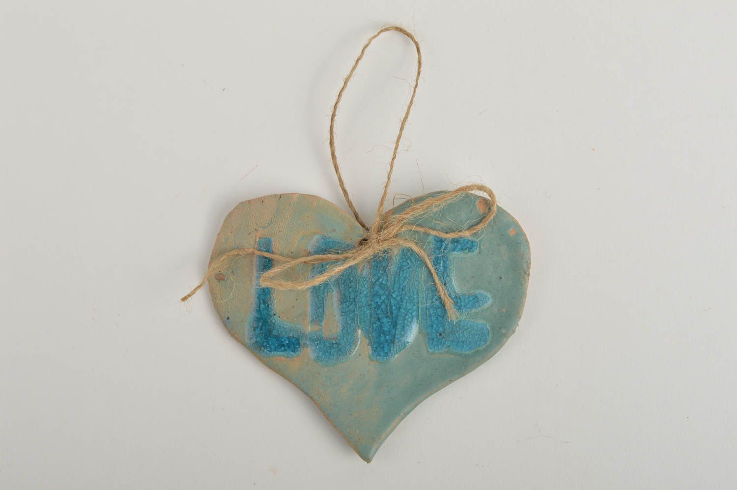 Фигурка из глины керамика ручной работы декор на стену в виде сердца из глины фото 3