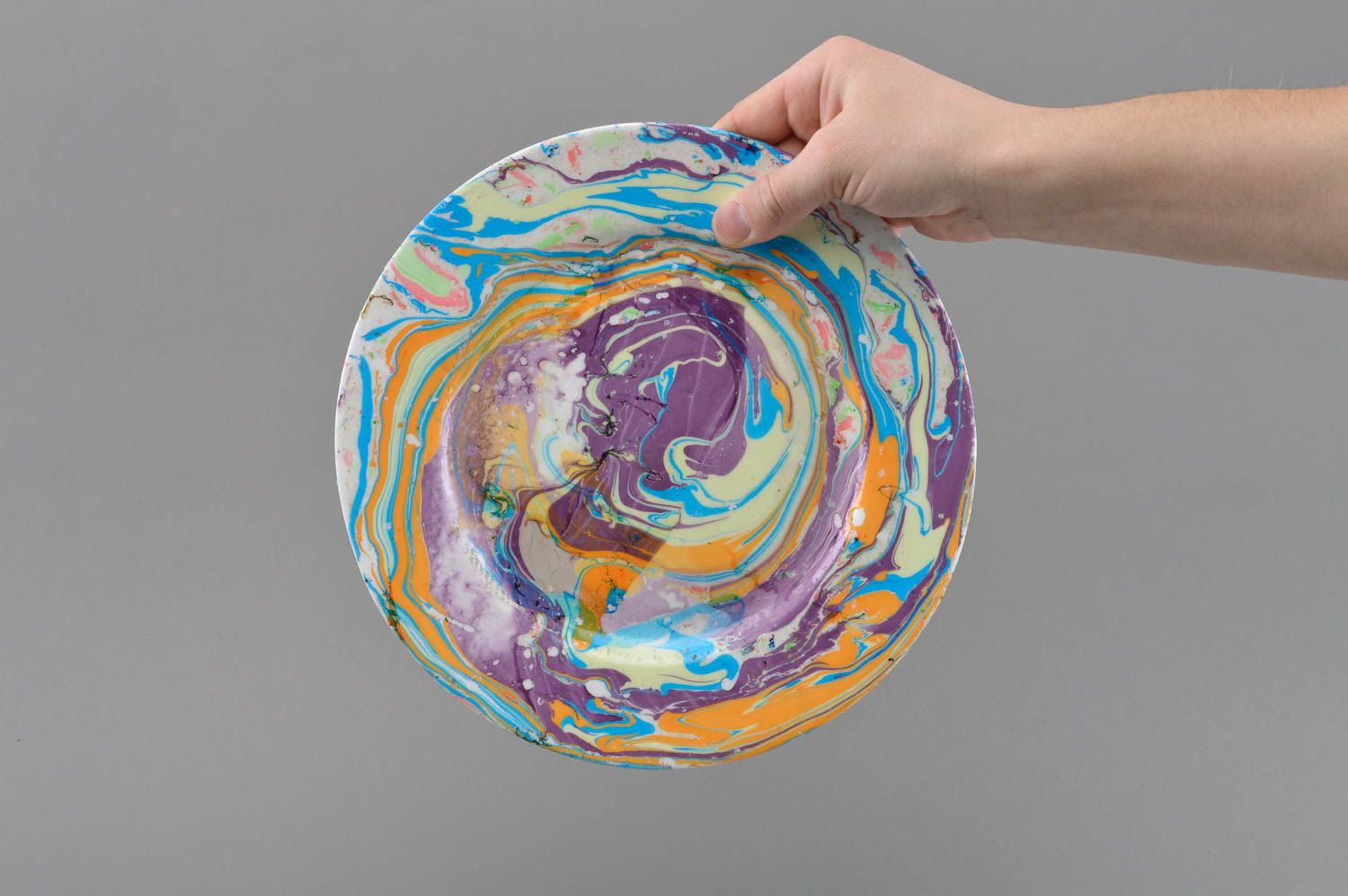 Стеклянная тарелка в технике марморирования ручной работы разноцветная Холод фото 4