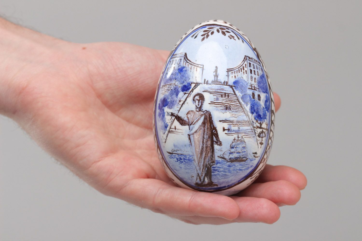 Декоративное яйцо керамическое с росписью и подставкой покрытое эмалью ручной работы фото 5