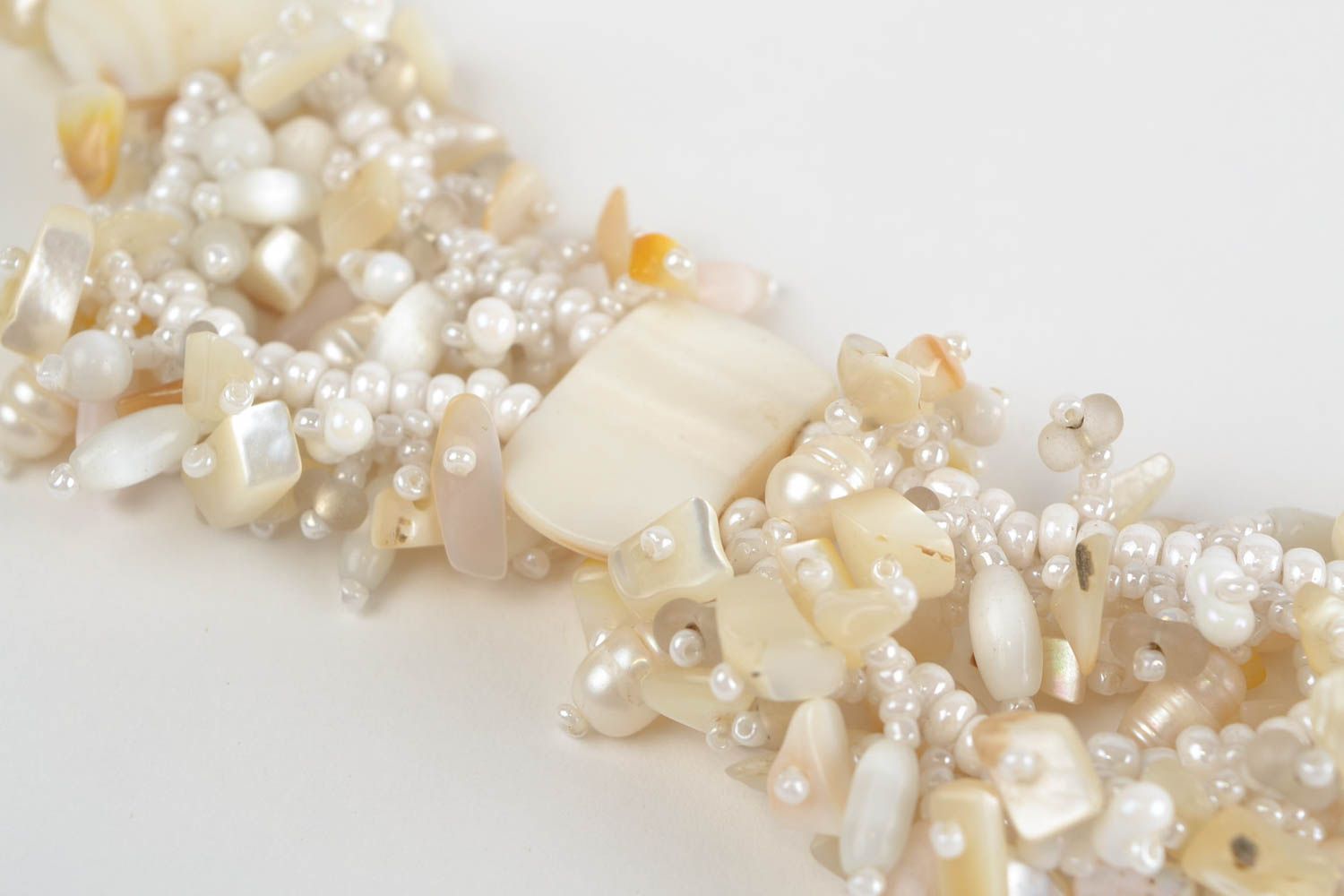 Ожерелье из бисера и натурального камня красивое светлое ручной работы Кораллы фото 4