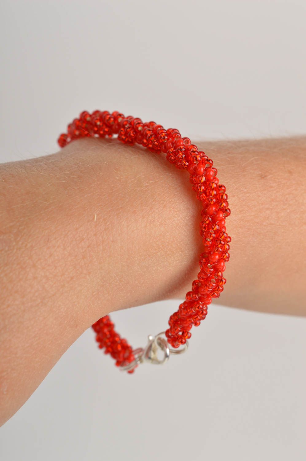 Bracelet en perles de rocaille Bijou fait main rouge Cadeau pour femme photo 2