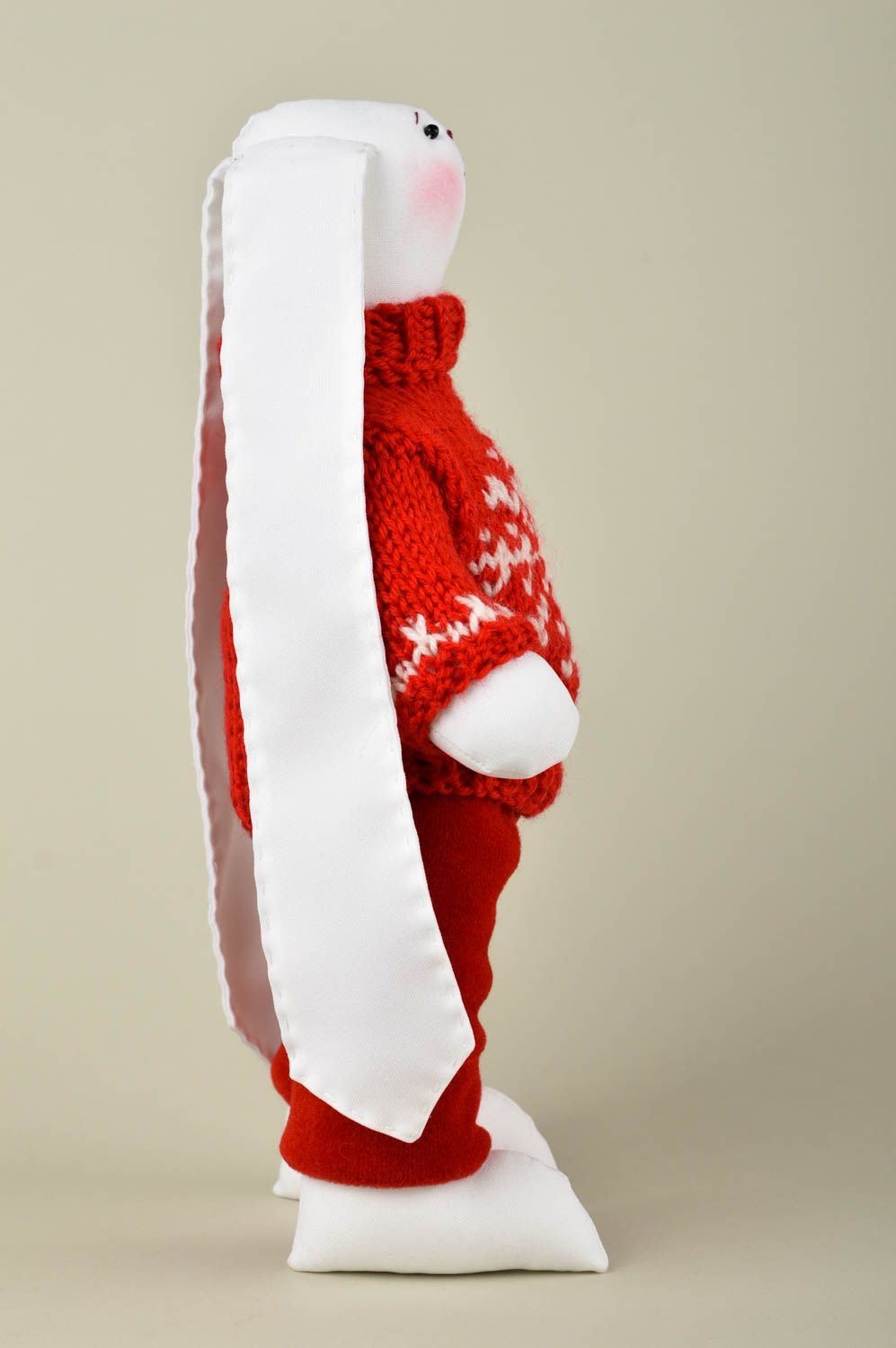 Peluche lapin en tenue rouge Jouet fait main en tissu Cadeau pour enfant photo 3