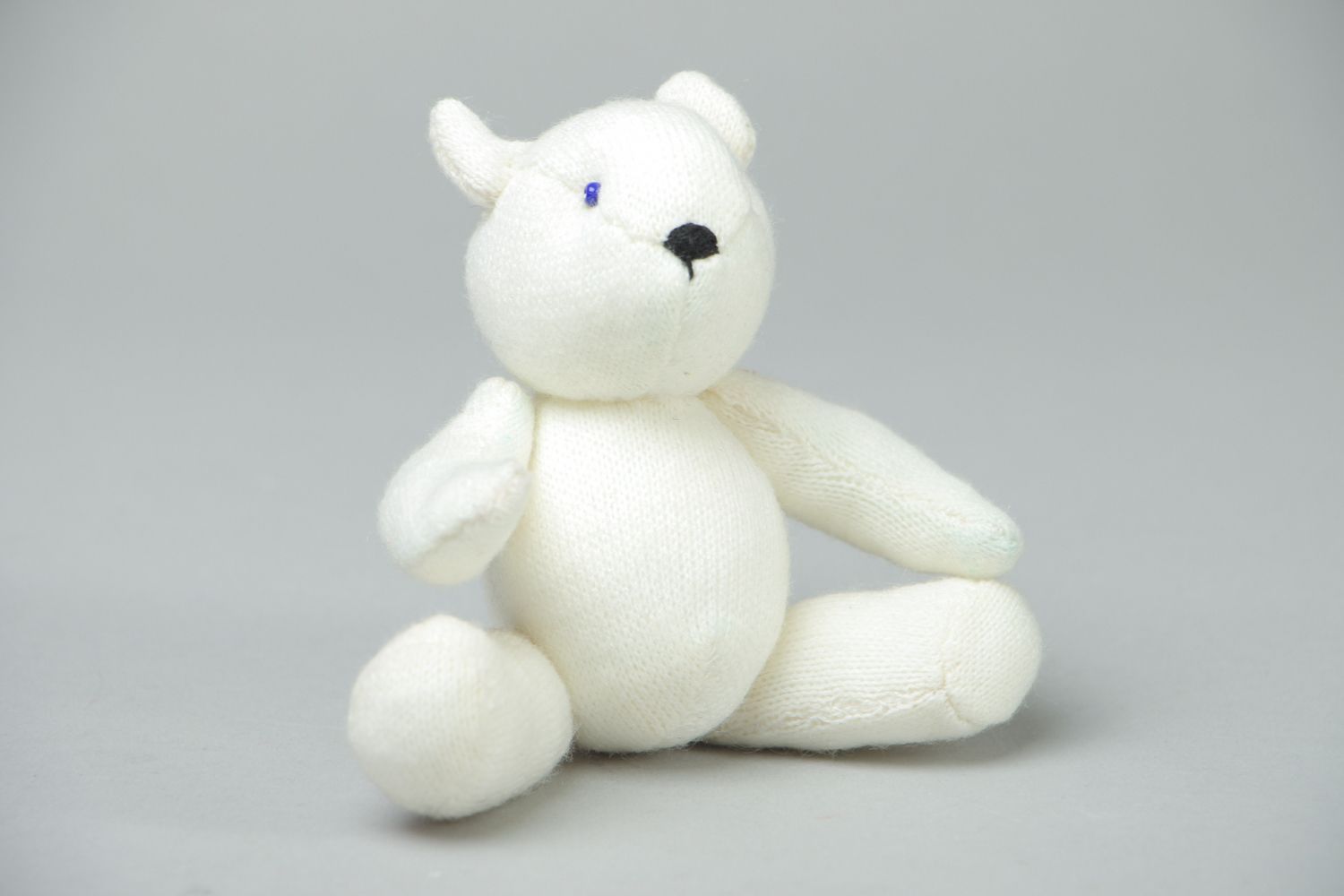Дизайнерская игрушка из полиэстера ручной работы Белый мишка фото 1