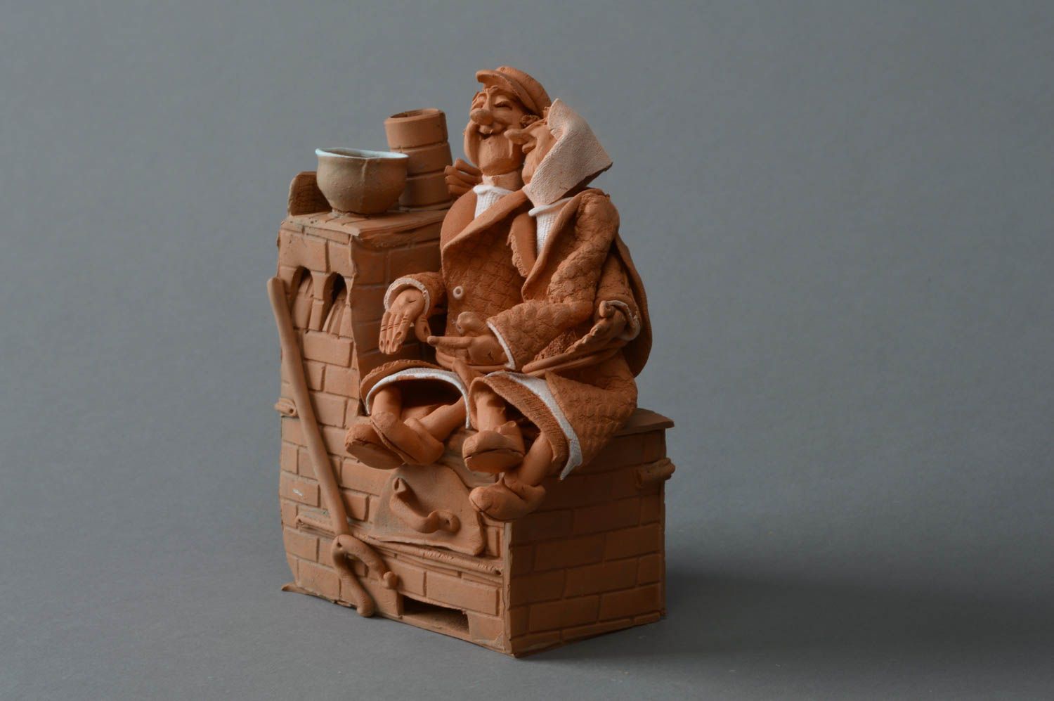 Desogner keramische Statuette Mann und Frau aus rotem und weißem Ton handgemacht foto 4