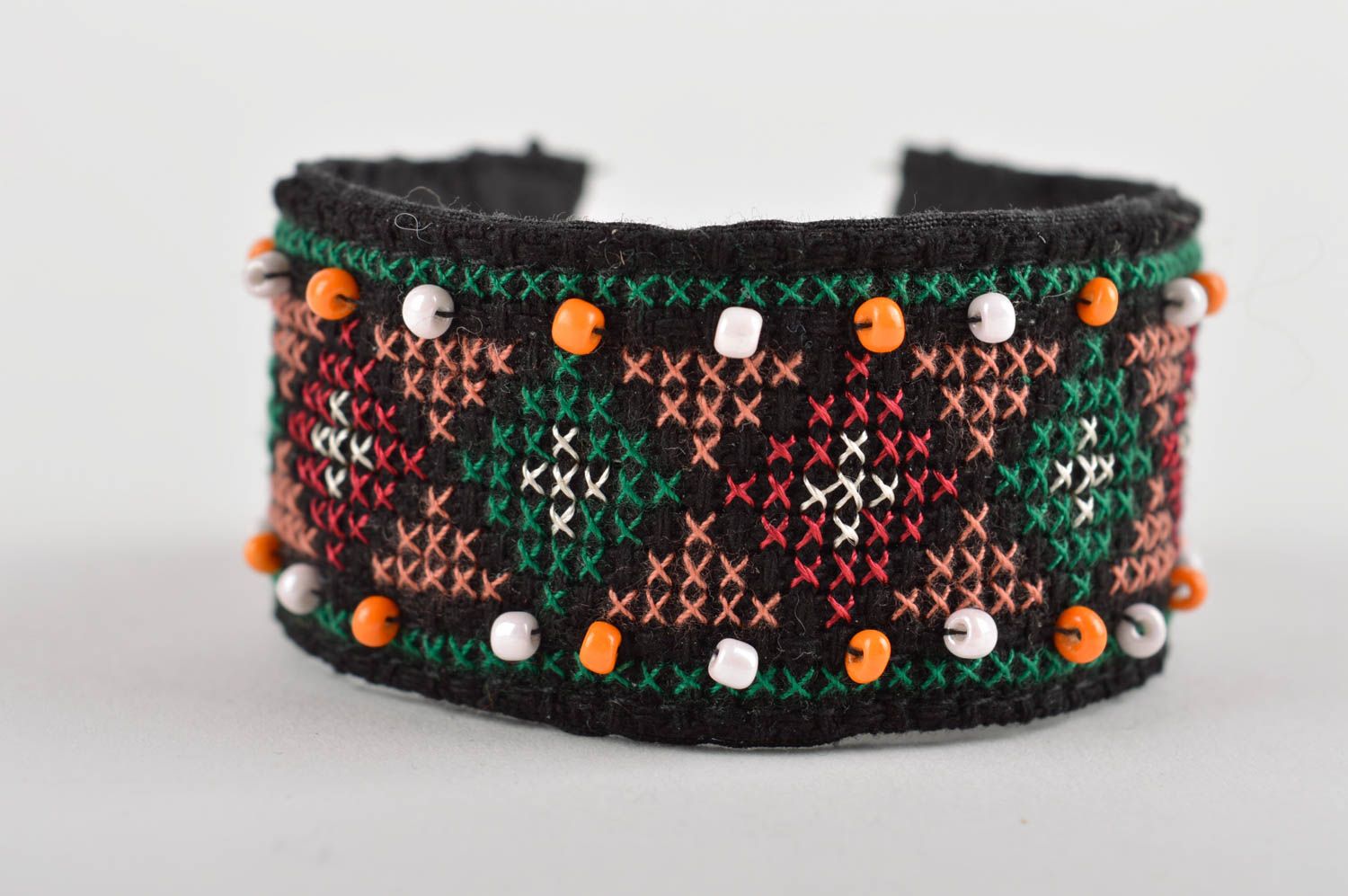 Handmade Schmuck Armband aus Stoff Accessoire für Frauen im Ethno Stil gestickt foto 5